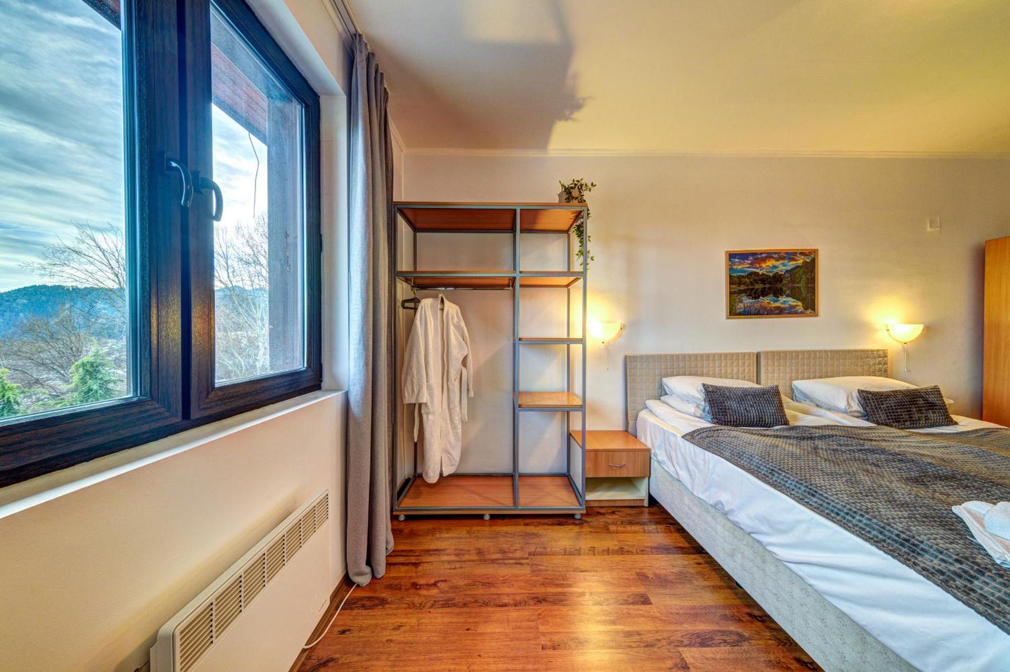 Silver Hills Rooms & Apartments With Free Parking スモーリャン エクステリア 写真
